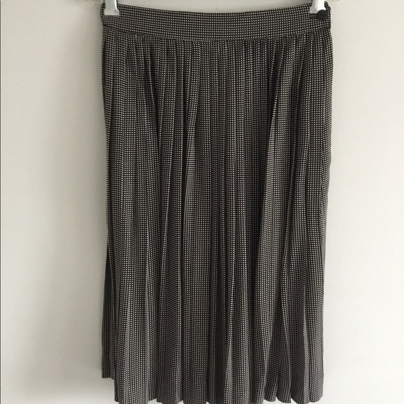 Jones NY pleated skirt, rayon, blk/white, size 4. - Picture 2 of 5